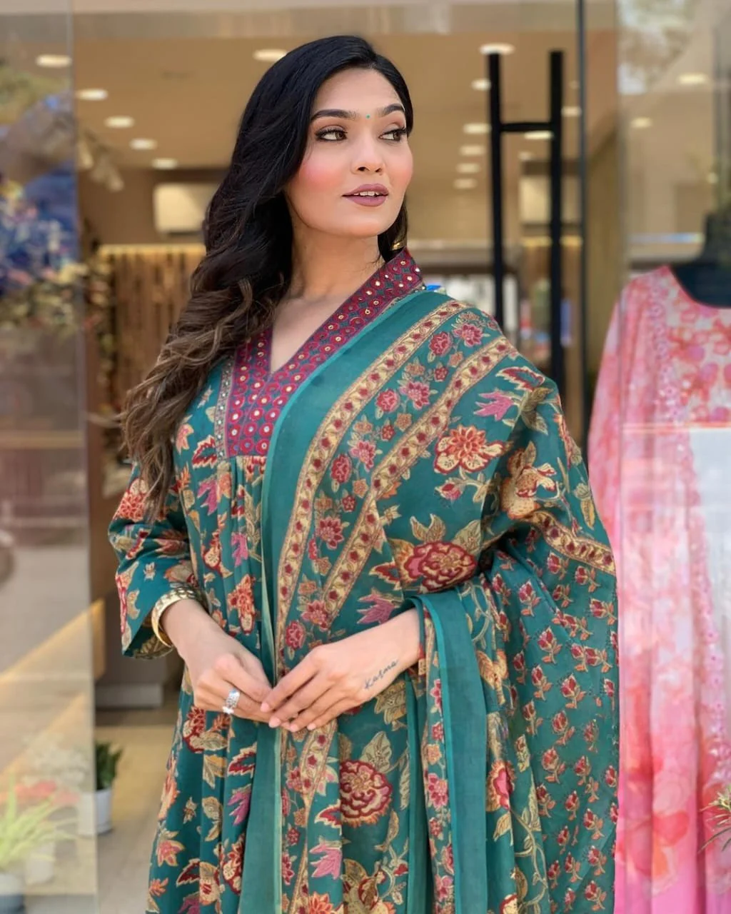 52169741-6e29-49c4-91a7-fc1d0666da27 Green Floral Printed Cotton Kurta and Pant Set with Mulmul Dupatta - Image 5