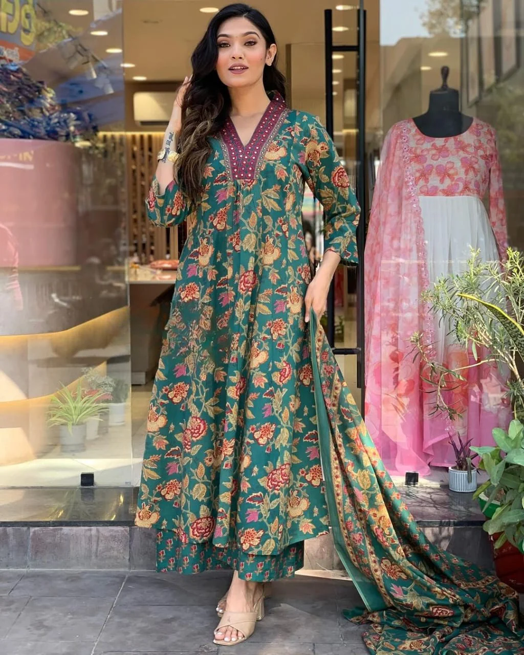 b0c769a5-e7e0-4b14-830c-f73dc76f72de Green Floral Printed Cotton Kurta and Pant Set with Mulmul Dupatta