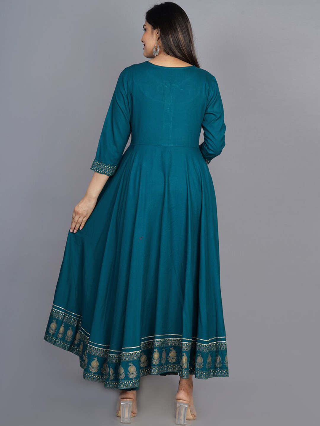 dfd65f64-c617-47ad-a225-8a24fed094661648710759354KALINIWomenGreenKeyholeNeckFlaredSleevesAnarkaliKurta5 Women Green Ethnic Motifs Embroidered Keyhole Neck Anarkali Kurta - Image 2